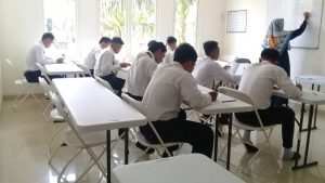 peserta tes mengikuti serangkaian tahapan proses psikotes